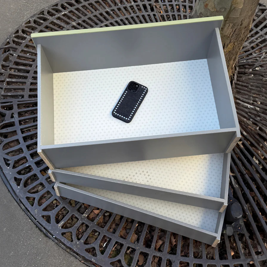 THE SKINNY CASE (CLASSIC JEANS)