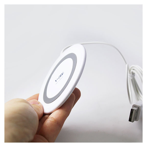 超コンパクト Wireless Fast charger (ホワイト)サブ画像