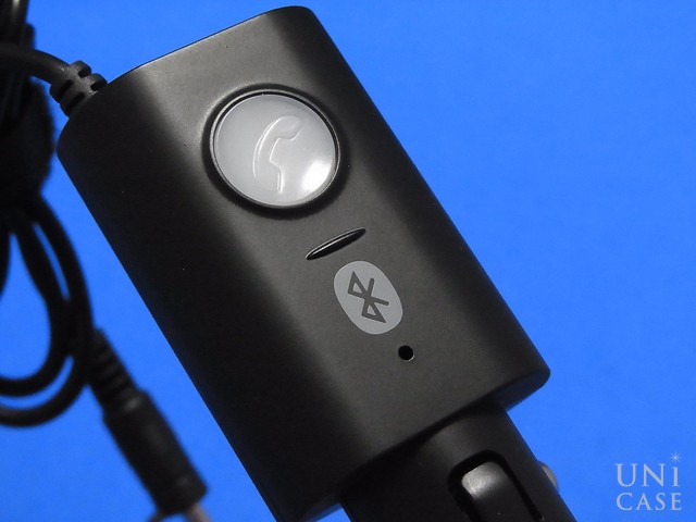 Bluetooth対応FMトランスミッターのマルチファンクションボタン