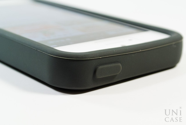 【iPhone5s/5 ケース】MONSTERS Tickyの電源ボタン
