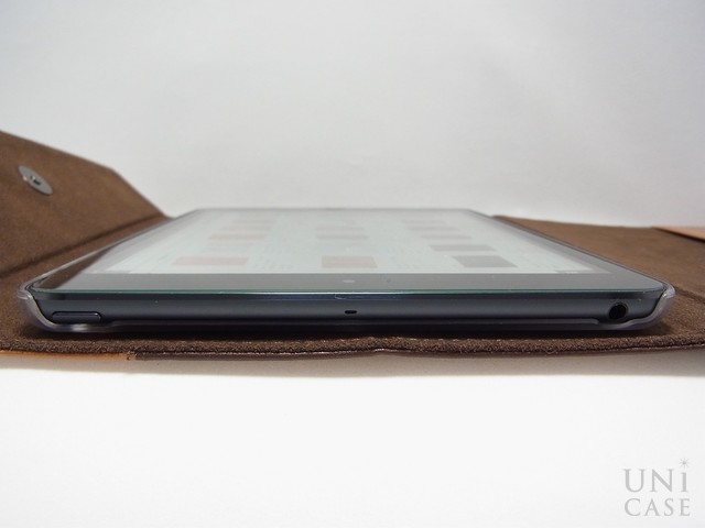 【iPad mini3/2/1 ケース】Prestige Envelope Folio ダークブラウンの電源まわり
