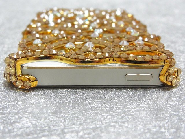【iPhone5s/5 ケース】フルペーストデコレーションケース Arabesque GOLDの電源ボタン