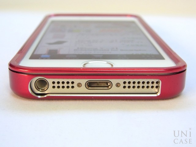 【iPhone5s/5 ケース】ZERO HALLIBURTON for iPhone5s/5 (Red)のジャック部分