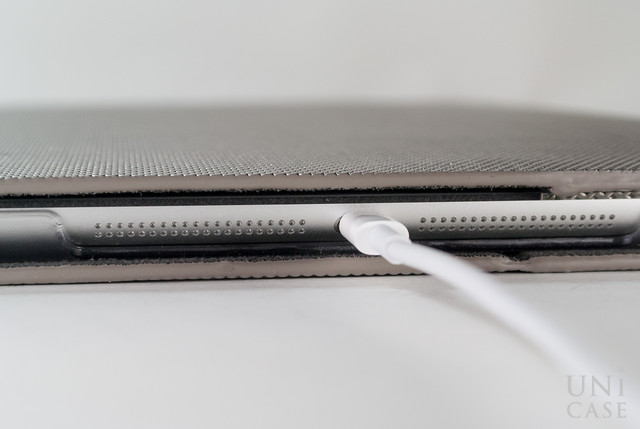 【iPad(9.7inch)(第5世代/第6世代)/iPad Air(第1世代) ケース】Masstige Metallic Diary (シルバー)のコネクタ部分