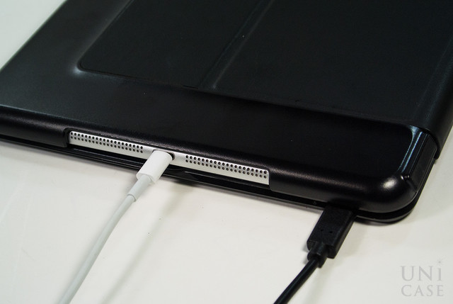 【iPad Air(第1世代) ケース】Ultimateキーボードケース ブラックのコネクタまわり