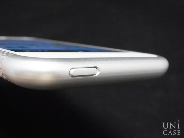 【iPhoneSE(第1世代)/5s/5 ケース】Duralumin Bumper Quattro (Silver)の電源ボタン