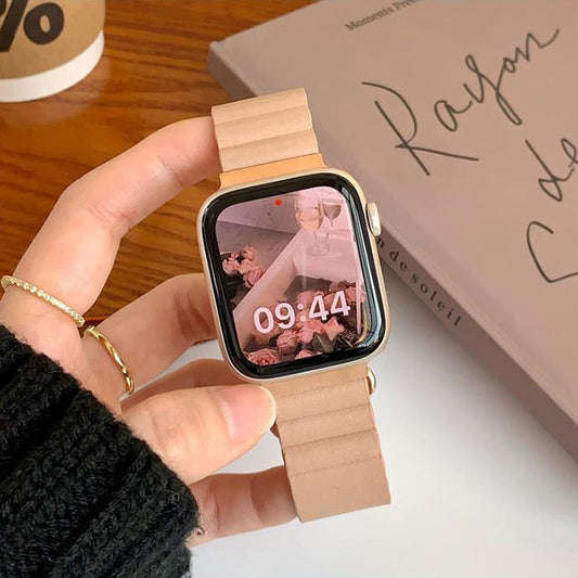 【Apple Watch バンド 41/40/38mm】レザーマグネットバンド (ベージュ) for Apple Watch SE(第2/1世代)/Series9/8/7/6/5/4/3/2/1