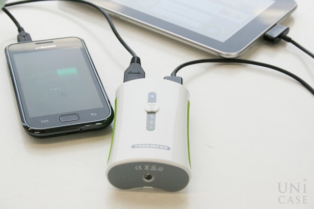 2ポート、大容量、大出力、さらに懐中電灯まで！ TUNEMAX 2 PORT USB BATTERY