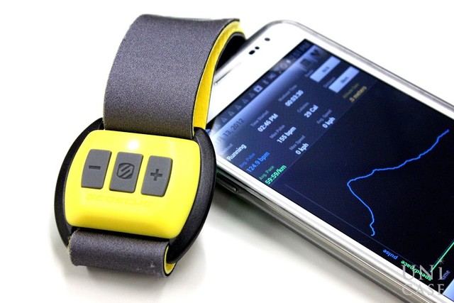 アームバンド式のBT脈拍モニター：RHYTHM - Armband Pulse Monitor
