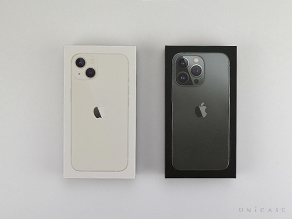 iPhone13(左)と13Pro(右) パッケージ