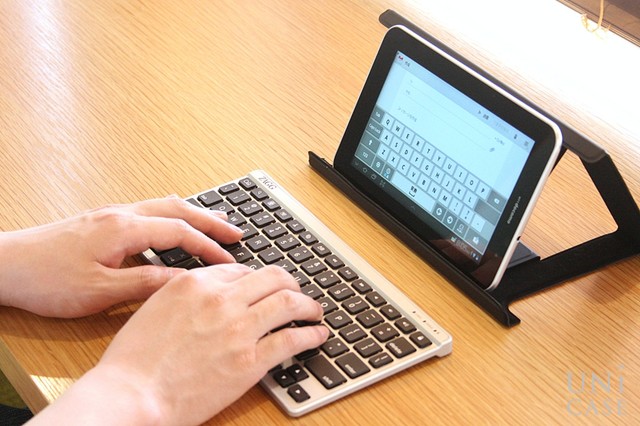 スマホやタブで使う事を最優先に設計されたモバイル用Bluetoothキーボード:ZAGGkeys Flex