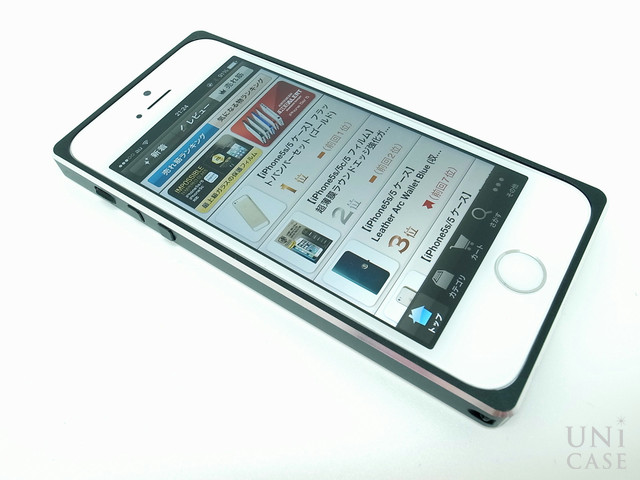 【iPhone5s/5 ケース】Metal Bumper (ブラック)の装着完了