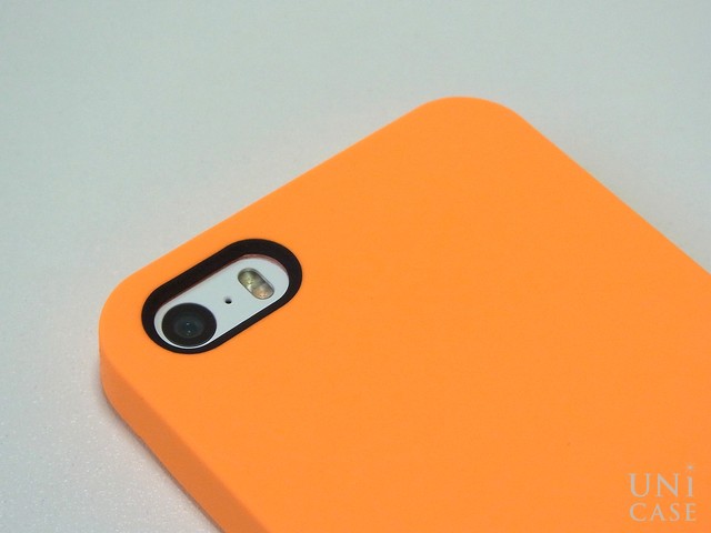 【iPhone5s/5 ケース】NUDE Neon Orangeのカメラまわり