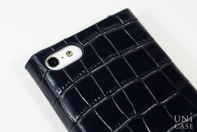 【iPhone5s/5 ケース】Crocodile type Leather Case ネイビーブルーのカメラまわり