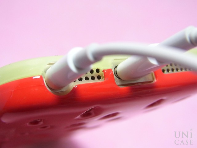 【iPhoneSE(第1世代)/5s/5 ケース】Poppin’ Strawberry (レッド)とケーブル