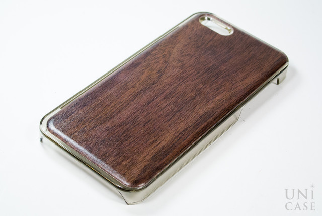 ICカードが入る！ウッドテイストデザインの実用的ケース：IC-COVER Wood (木目調ウォールナット)