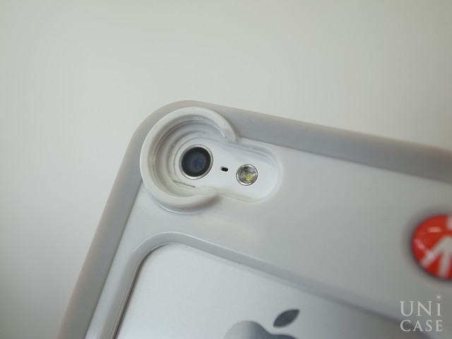 【iPhone5s/5 ケース】KLYP+ バンパー ホワイトのカメラ周り