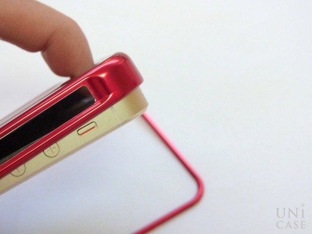 【iPhone5s/5 ケース】ZERO HALLIBURTON for iPhone5s/5 (Red)の取り外し