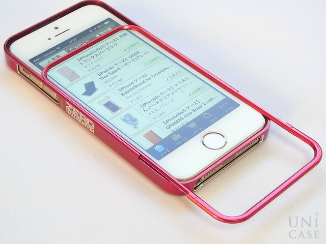 【iPhone5s/5 ケース】ZERO HALLIBURTON for iPhone5s/5 (Red)のフレーム取り付け
