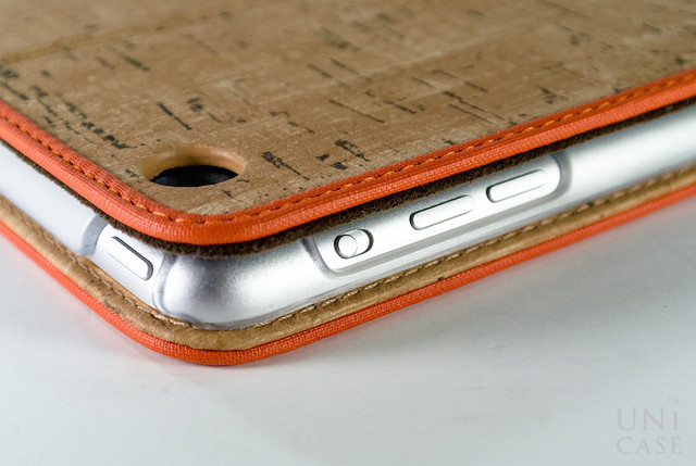 【iPad(9.7inch)(第5世代/第6世代)/iPad Air(第1世代) ケース】Masstige A-Cork Diary (オレンジ)の電源ボタン