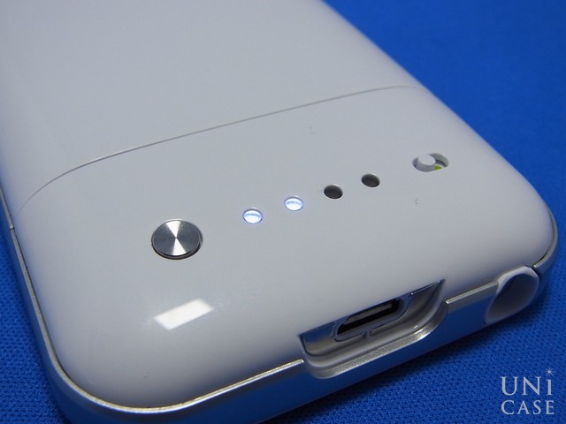 【iPhoneSE(第1世代)/5s/5 ケース】space pack ストレージ内蔵バッテリーケース (16GB/ホワイト)のバッテリー残量確認