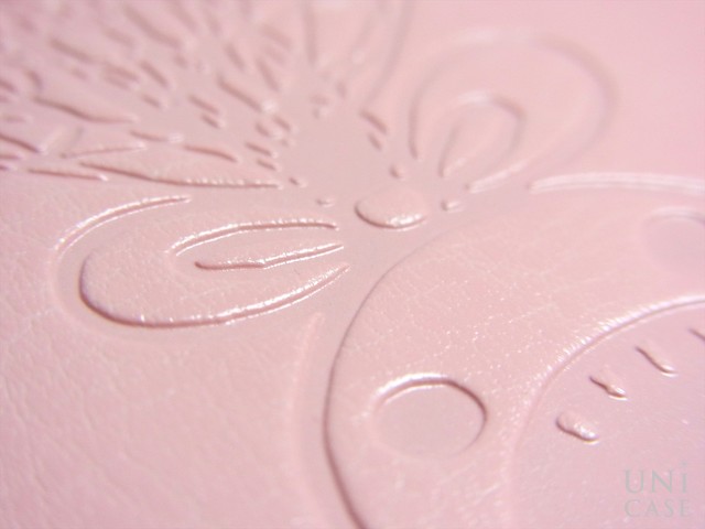 【iPhoneSE(第1世代)/5s/5c/5 ケース】Little Pink ＆ Brokiga Case (ピンク)の型押し