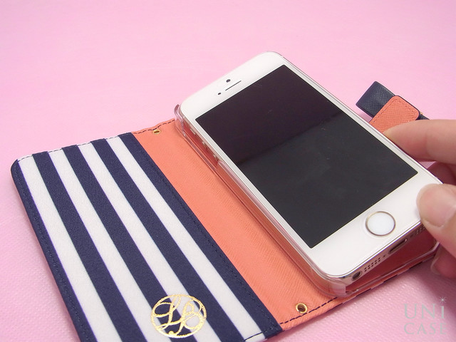 【iPhone5s/5 ケース】La Boutique ストライプ iPhoneケース for iPhone5s/5(NV)の装着