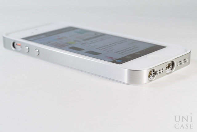 【iPhoneSE(第1世代)/5s/5 ケース】Alloy X MONO (Silver)の音量ボタン