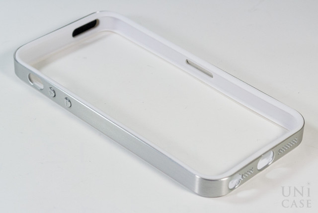 アルミ削り出しの高級感のあるハイブリッドiPhoneケース：Alloy X MONO for iPhone 5/5S