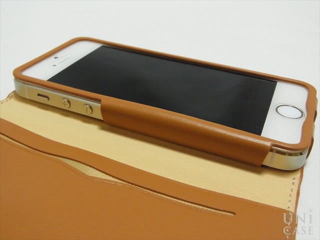 【iPhone5s/5 ケース】BZGLAM レザーコインカバー キャメルの装着