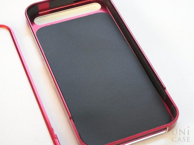 【iPhone5s/5 ケース】ZERO HALLIBURTON for iPhone5s/5 (Red)のスペーサー貼り付け