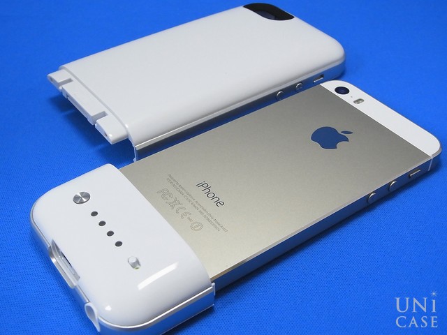 【iPhoneSE(第1世代)/5s/5 ケース】space pack ストレージ内蔵バッテリーケース (16GB/ホワイト)の装着方法