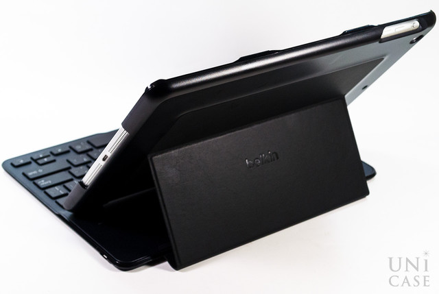 【iPad Air(第1世代) ケース】Ultimateキーボードケース ブラックのスタンド