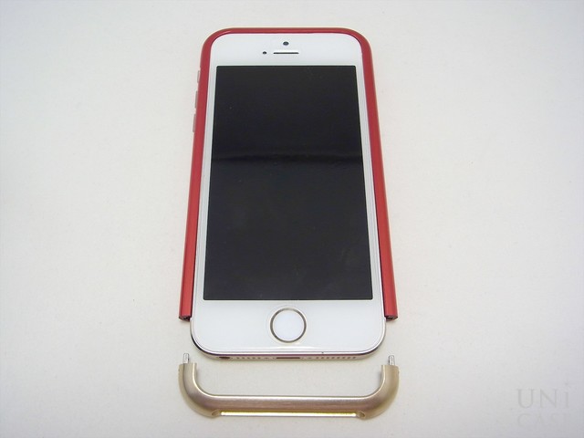 【iPhoneSE(第1世代)/5s/5 ケース】Duralumin Bumper (Red×Gold)の装着方法