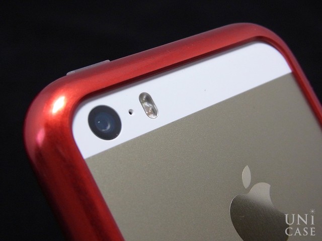 【iPhoneSE(第1世代)/5s/5 ケース】Duralumin Bumper (Red×Gold)のカメラまわり