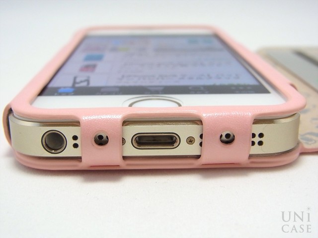 【iPhoneSE(第1世代)/5s/5c/5 ケース】Little Pink ＆ Brokiga Case (ピンク)のコネクタまわり