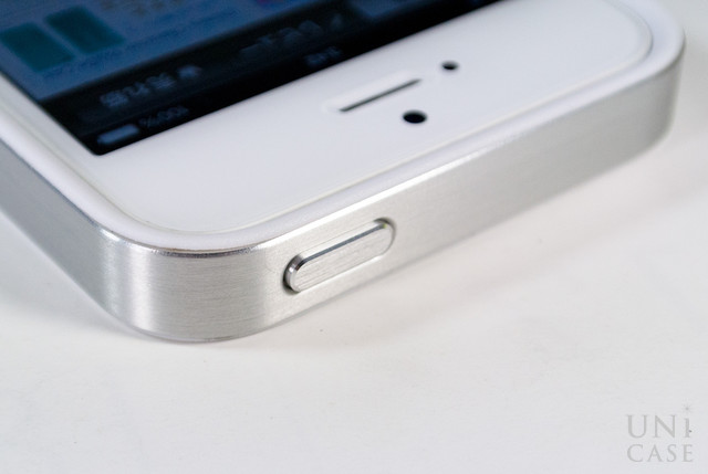 【iPhoneSE(第1世代)/5s/5 ケース】Alloy X MONO (Silver)の電源ボタン