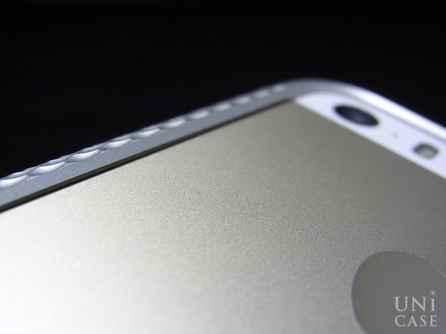 【iPhoneSE(第1世代)/5s/5 ケース】Duralumin Bumper Quattro (Silver)の背面