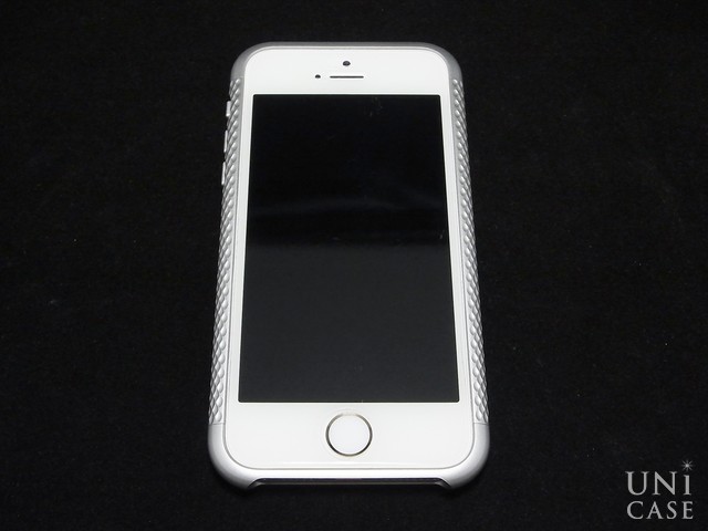 【iPhoneSE(第1世代)/5s/5 ケース】Duralumin Bumper Quattro (Silver)の装着完了